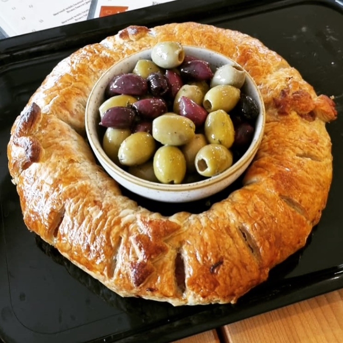 Festive Sausage Roll Wreath Anna's Happy Kitchen